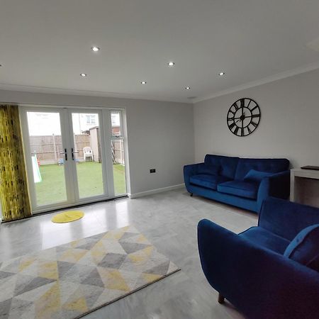 Elegant 3-Bedroom Home, Sleeps Up To 5 Guest. South Ockendon Eksteriør bilde
